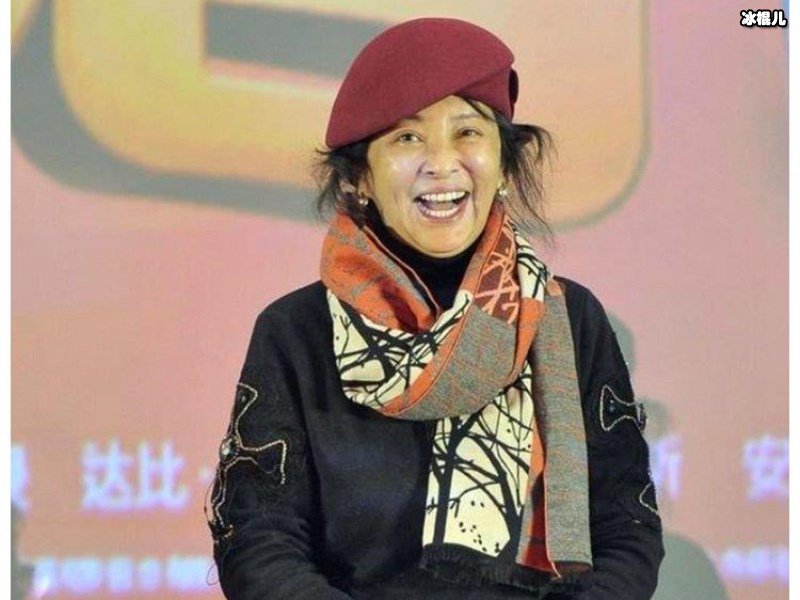 李勤勤为工作连坐两天车，手捧泡面老态尽显！