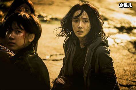 《釜山行2：半岛》定期上映，新一部丧尸片热度不减四年前！