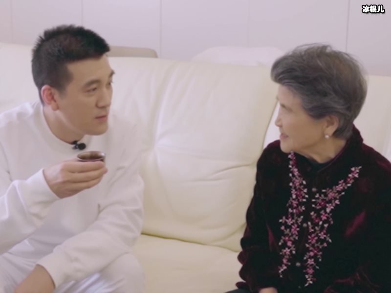 《婆婆和妈妈》李佳航一家人成亮点，母女俩早上喝白酒！