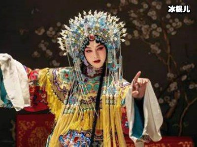 《鬓边不是海棠红》商细蕊发福，戏服造型别有韵味！