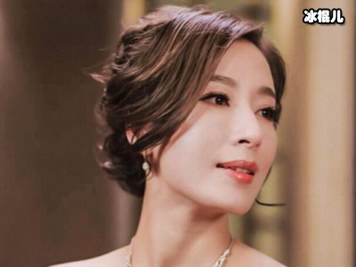 40岁杨怡平安产女，晒一家三口幸福照片!