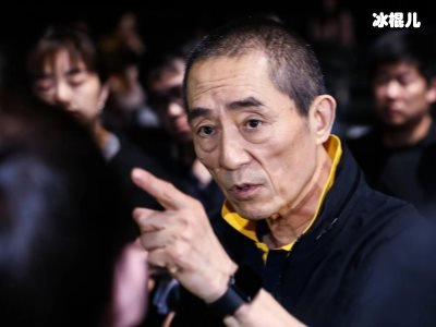 17岁深得张艺谋青睐，他生子如今生活幸福被宠成公主！