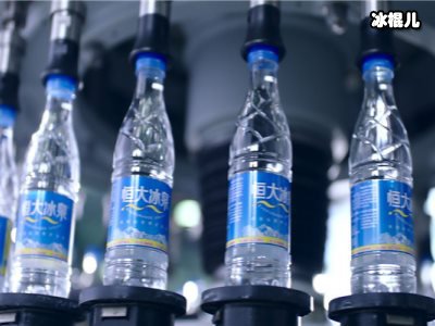 20秒喝完一瓶水，练就多年技巧被官方警告！