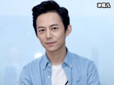 《歌手》主持人何老师失误？这一操作真是让人感叹功力深厚！