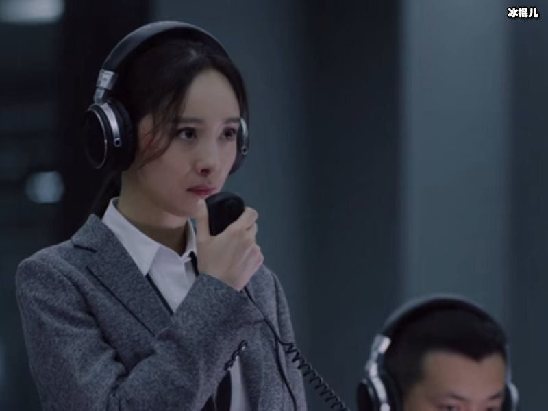 《暴风眼》人物海报曝光，男女主角再续前缘！