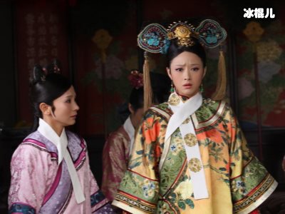 《甄嬛传》小细节见大智慧，为何甄嬛不将胧月交给眉庄呢？