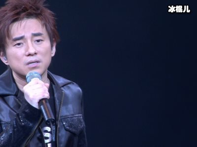 57岁歌手吕方终当爸，与小16岁妻子感情亲密！