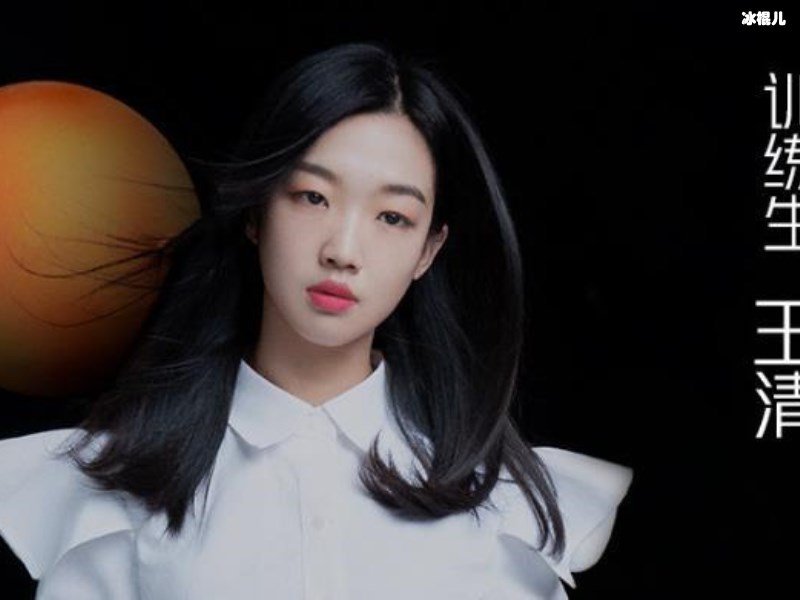 《青春有你2》导演小姐姐意外入镜，颜值不输选手网友直呼快点出道