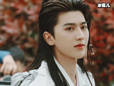 《跑男8》蔡徐坤尝试古装，化身白衣翩翩佳公子