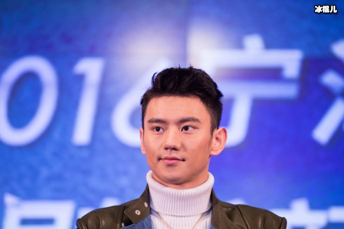 “泳坛天才”宁泽涛变高尔夫王子，退役后身材依旧完美！