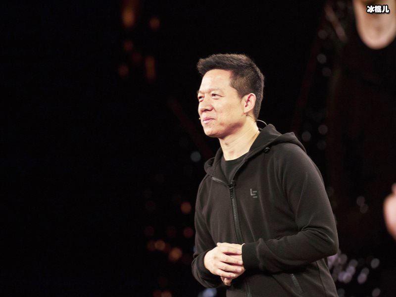 32岁前他贫困潦倒，如今成了全球第七大富豪！
