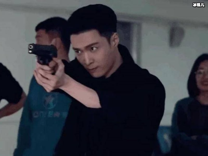 《扫黑风暴》张艺兴扣嘴原因，是设计还是微动作！