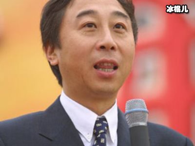 冯巩孙子正脸曝光，一脸淡定神似爷爷！