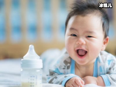 宝妈baby中国风气场十足，可爱蛋糕裙形成反差！