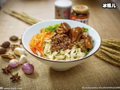 大碗宽面组合预告垮台，用力过猛变成油腻姐姐！
