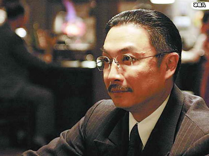 70岁刘松仁膝下无子，父亲节与“姥姥”聚会神清气爽！