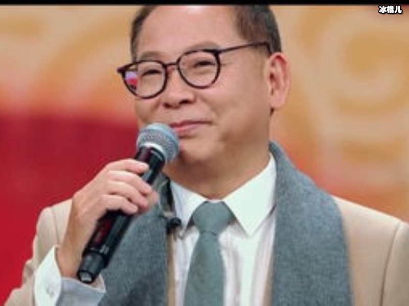 9次上春晚为婚姻放弃事业却被出轨，40岁遇小13岁男友恩爱至今！