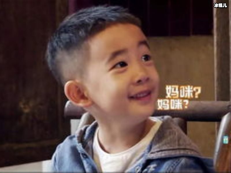 Jasper太可爱，写字吐槽妈妈爱拍照！