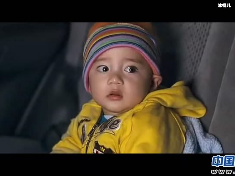 和成龙搭档出演过宝贝计划的小男孩近况，如今变成浓眉大眼帅哥？