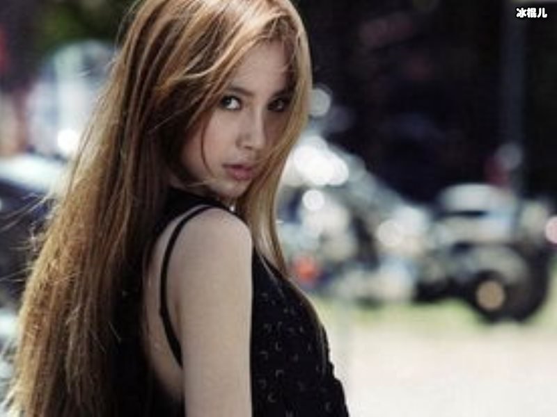 Baby罕见发六年前旧照，美少女容颜依旧！