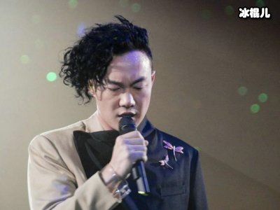 陈奕迅崛起并非偶然，主要还是因为金牌制作人的加持！