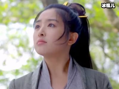 如今张含韵翻身爆红，安又琪为何依旧商演挣快钱？