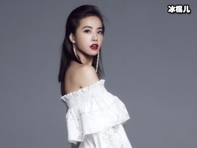 蔡依林用哈哈镜做特效，搞自拍好搞笑！