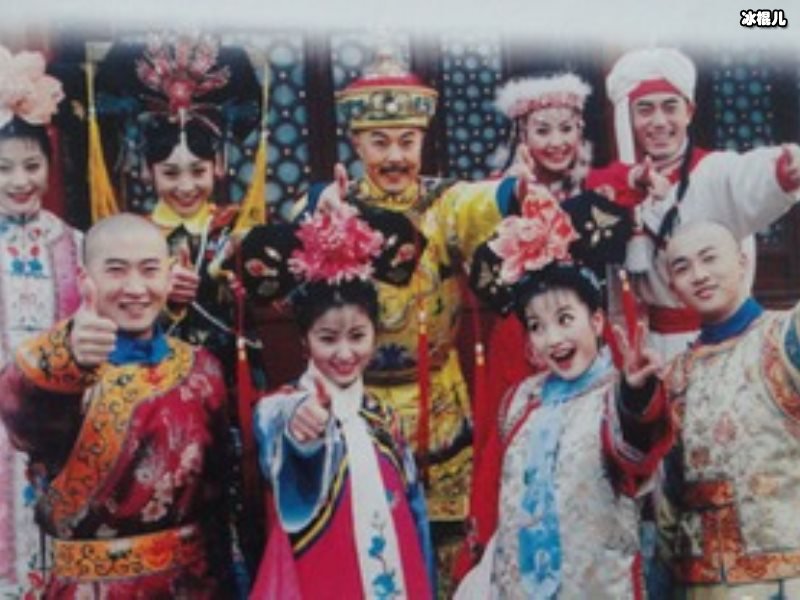 《还珠格格》四位身穿肚兜的演员，前三位是被迫的！