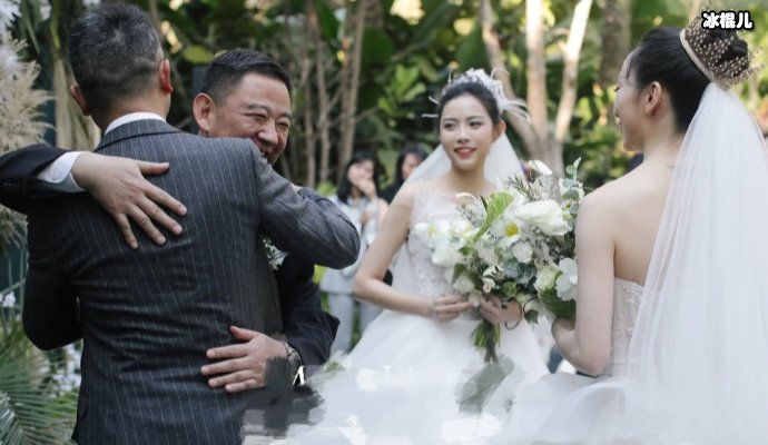 不生孩子没有家庭就是失败者？杨丽萍被质疑多位女星齐声援！