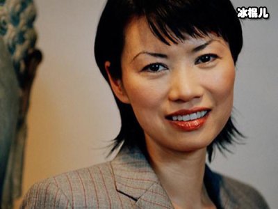 邓文迪女儿迎来毕业季，父亲却漠不关心还跟现任游山玩水！