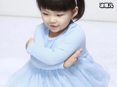 曾因王诗龄花销太大，网友吐槽李湘富养女儿如今现状截然相反！
