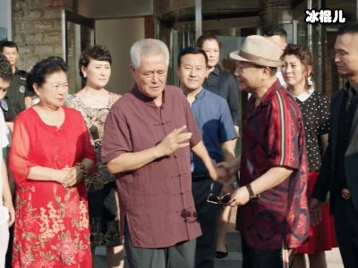 《刘老根4》刚刚杀青，赵本山与陈宝国合体看房！