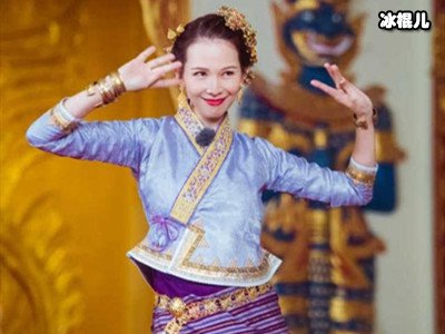 《妻子4》嘉宾集体穿傣族服走秀，各个大秀身材，蔡少芬气质佳