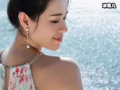 二胎后的胡杏儿身材依旧迷人，她称一定要多运动！