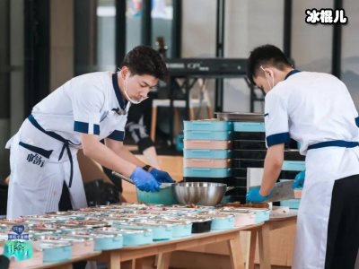 《中餐厅4》录制进行中，黄晓明一改之前风格赵丽颖超美！