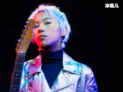 窦靖童深夜发表动态吐槽室友玩游戏，曾与室友传出恋情极力否认