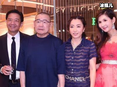 甘比携爱女出街，坐拥700亿身价，买百元衣服