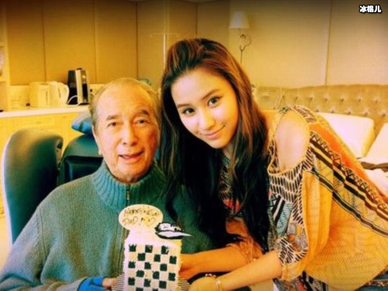 赌王千金要组“千亿女团”出道？四太正面回应力破何猷君绯闻！