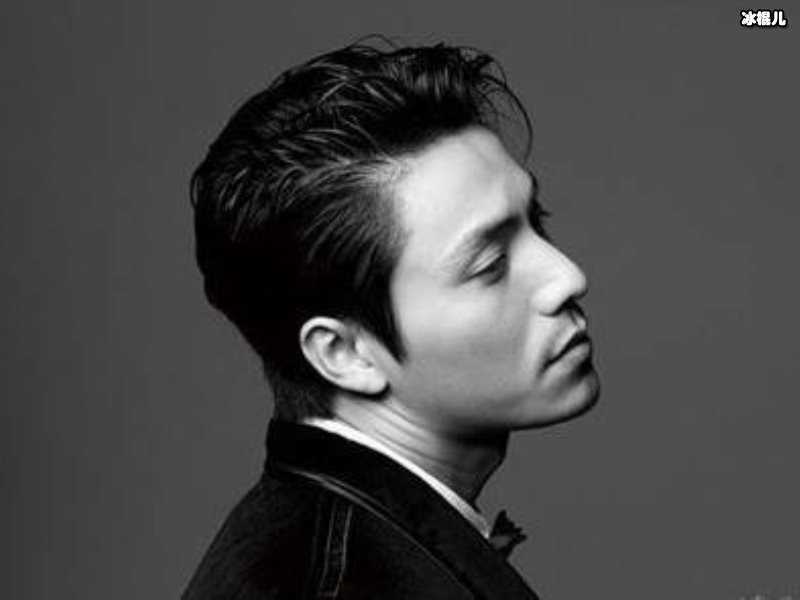 陈坤儿子恋情曝光女方身材火辣，两人亲密互动！