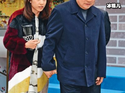 甘比晒闺蜜团合照，丝毫不显年龄差看起来气质更出众