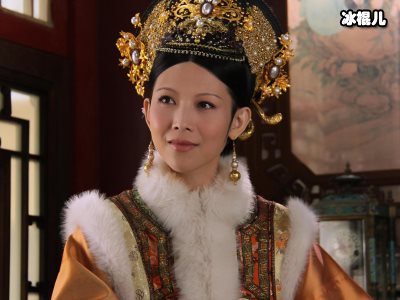 蔡少芬发文带儿子散步，产后4个月身材比之前还瘦