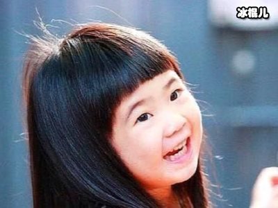 曹格女儿开挂式成长，丑小鸭蜕变成白天鹅随手一拍即大片