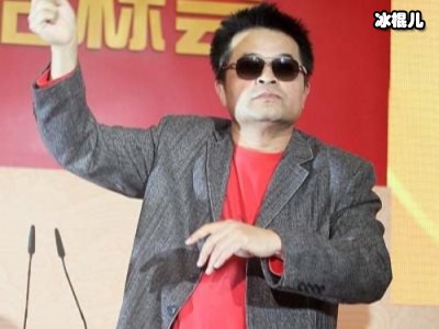 毕福剑带她一曲成名，为报知遇之恩援助毕福剑105万