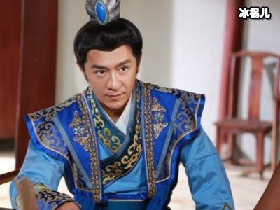 陈浩民与妻子合照不够九宫格，妻子霸气回复