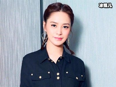 敬业！阿娇眉骨受伤坚持复工拍戏，杀青照用手遮掩伤疤