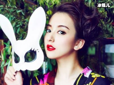 方媛分享卷发技巧五官精致如洋娃娃，哪里像生了两个孩子的妈