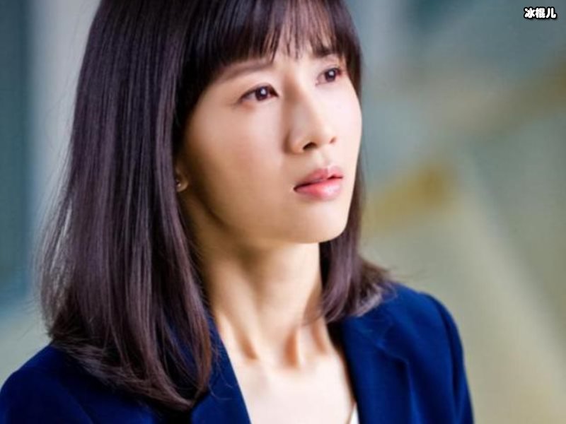 Papi酱的第一个母亲节，怀抱儿子一脸无奈，还发文“抱怨”