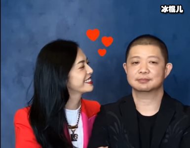 曹郁在家网上授课，姚晨化身老公的小迷妹给网友们撒狗粮