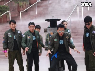 《奔跑吧》对嘉宾那么狠，沈佳妮来了之后郑恺则是不敢上前整蛊