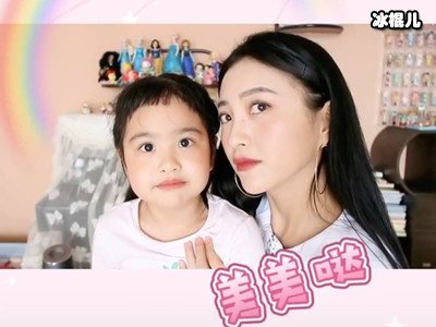 包文婧亲自为女儿化妆，饺子提出的这一奇特要求，让妈妈无奈